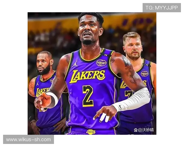 湖人队交易最新动态：詹姆斯领衔新阵容冲击季后赛，休赛期变动深远